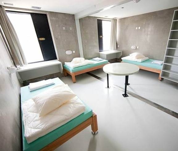 Fullos börtöncella