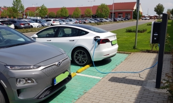 Elektromos-paraszt parkoló