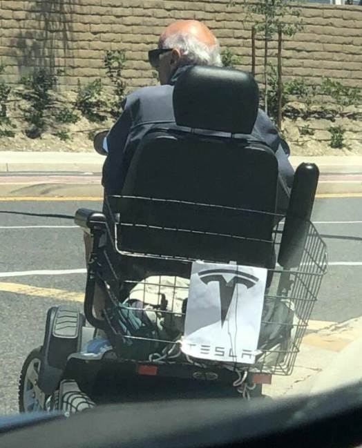 Van humora az öregnek