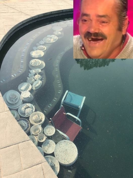 Annak idején El Risitas is így kezdte, csak tengerben és paella serpenyőkkel