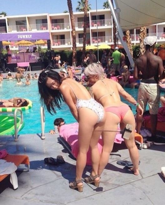 Készül a mai seggfi Instára