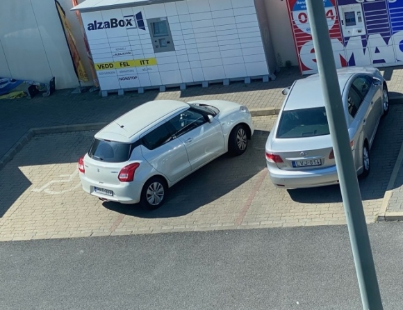 Egy újabb parádés parkolás
