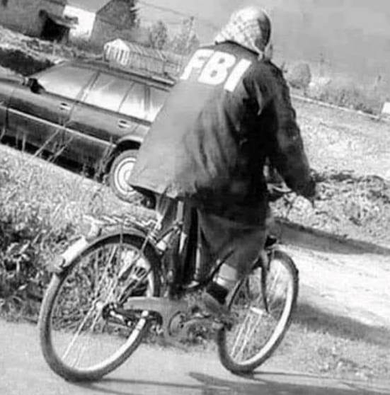 Bálabontás volt a helyi turkálóban