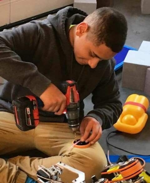 Így készül a lyukaslábú hülyegyerek