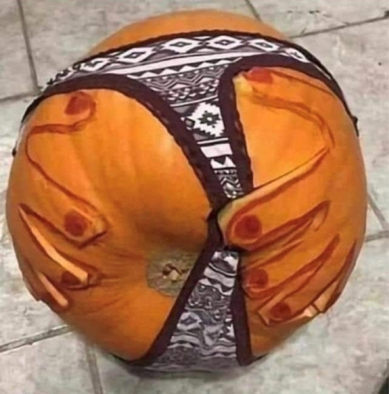 Amikor egy nő sem jött össze a tegnapi Halloween buliban, de még maradt egy tök tegnapról