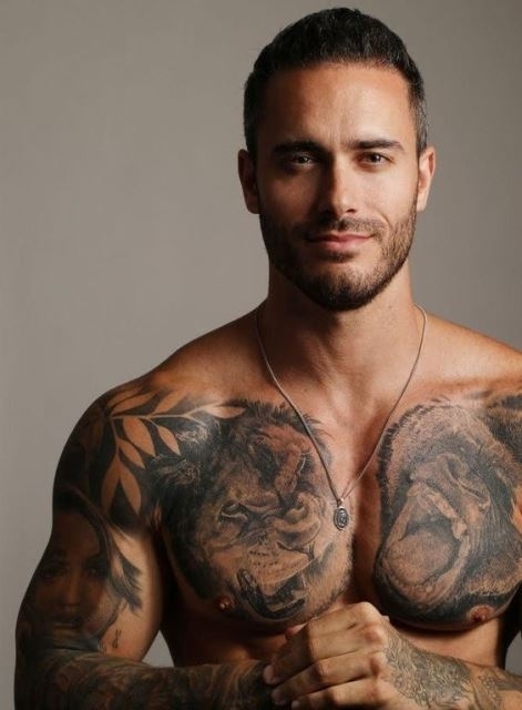 Ma egy tetovált macsót hoztunk a hölgyeknek