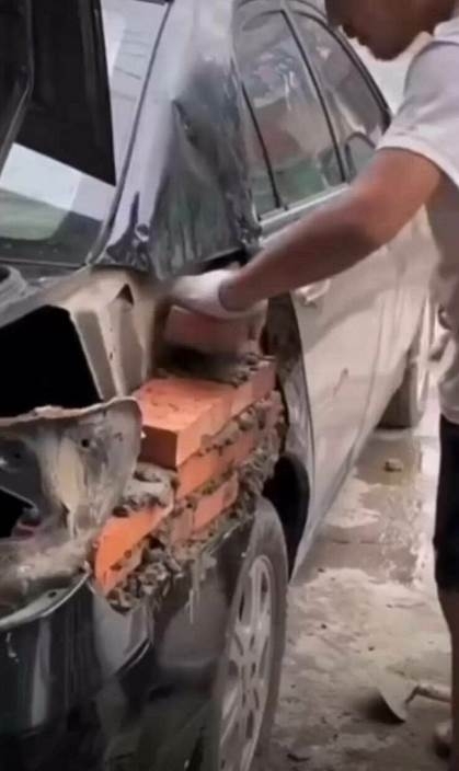 A műhelyben már ezerrel folyik a munka