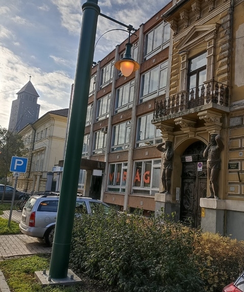 Utcai világítás nappal