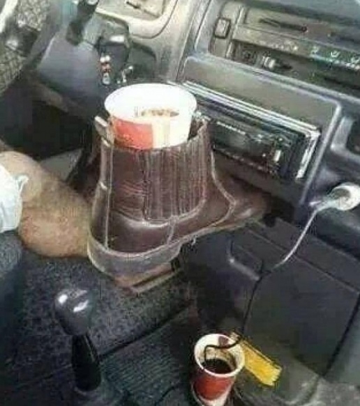 Nem minden autóban van gyárilag pohártartó