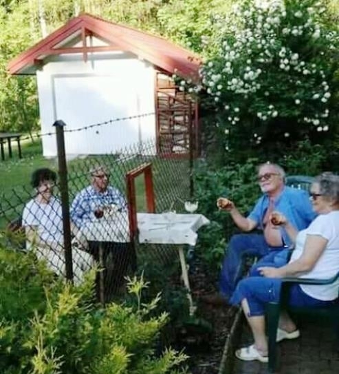 Amikor kedveled a szomszédokat, de nem bízol bennük