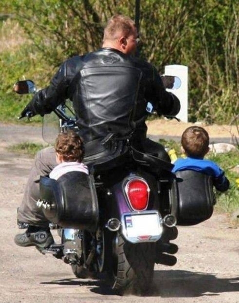 Ma apu vitte a srácokat az oviba