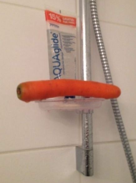 Nem is gondoltam volna, hogy valaki répát eszik fürdés közben 