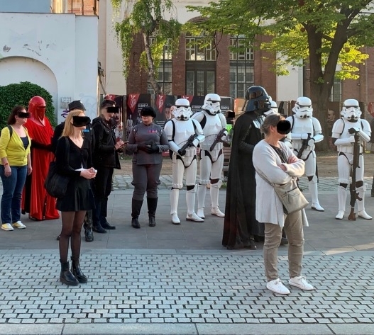 Vasárnap délután a Deák téren