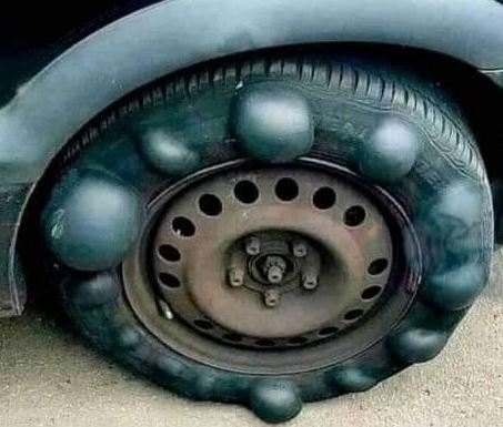 Főnök, le kéne cserélni a gumit lehet, hogy szálszakadt