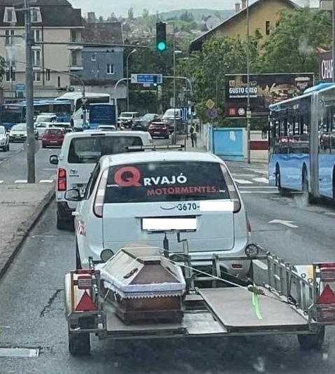 Bizarr fuvarja akadt a szállítónak