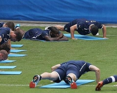 Amikor tesi órán nem néz a tanár