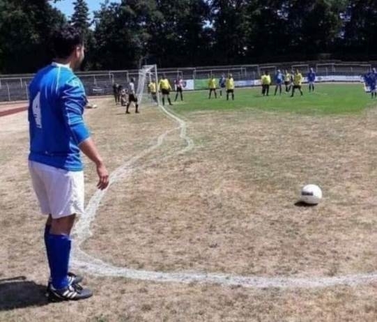 Ez történik, ha a pálya felfestését a helyi pálinkafőző támogatja