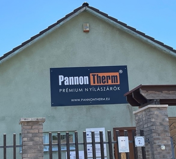 Elég sok céget megihletett az ismert nagy amerikai pornóoldal színvilága