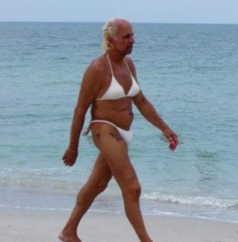 A tengerparton fotózták le Sanyi nénit