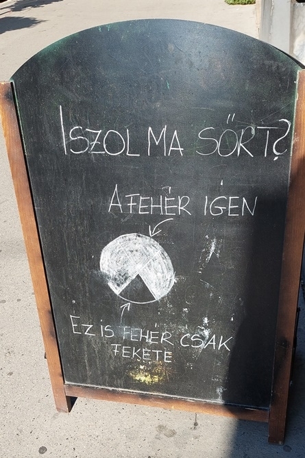 Eközben a nyóckerben