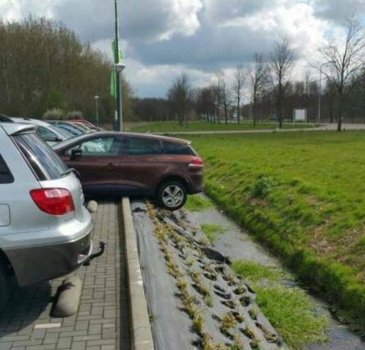 Újabb parkolóbajnokról kaptunk fotót