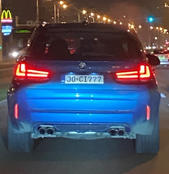 Joci BMW-vel csapatja