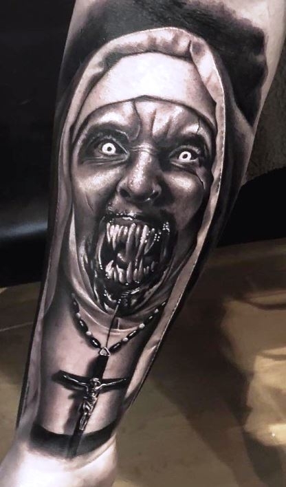 Kissé bizarr alkar tetkó