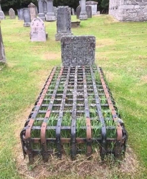 Így védekeztek régen a sírrablók ellen