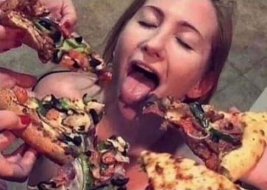 Imádja a pizzapartikat