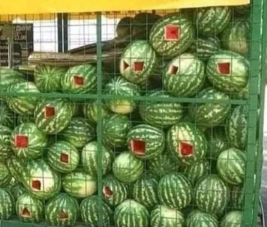 Este dinnyét akartam enni, de zárva volt a bolt