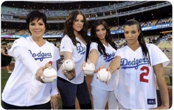 A Kardashian lányok életükben először fognak fehér golyókat