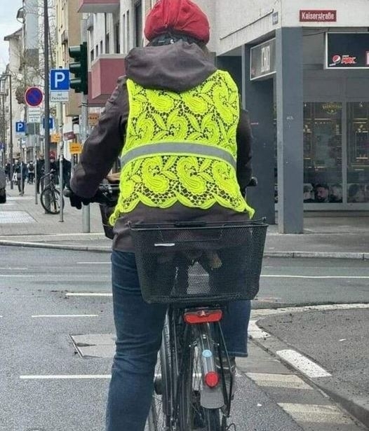 Amikor a nagyi készítette a láthatósági mellényt