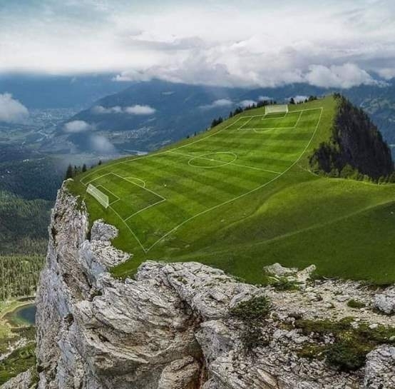 Itt vajon hány labda ment már a levesbe?