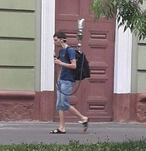 Ő az utcán is szerette volna élvezni a vízipipa nyújtotta élményt