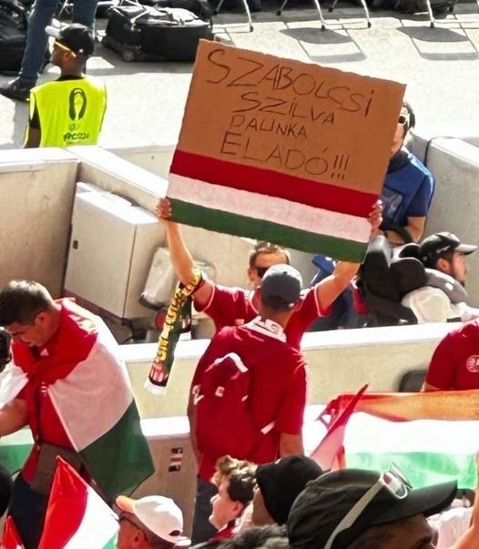 Eközben a Trollfoci Fészbúk oldalán