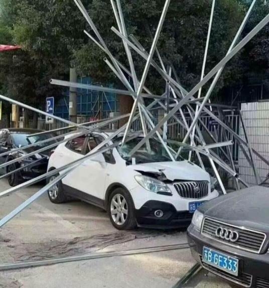 Itt vajon mi történhetett