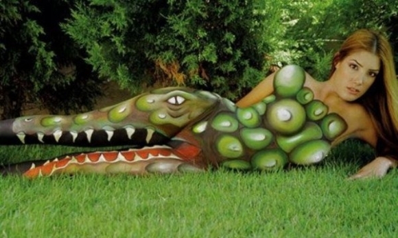 Egy kissé bizarr testfestés