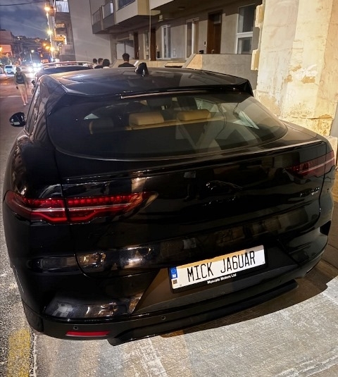 Péter lőtt nekünk egy érdekes rendszámot Csudapesten