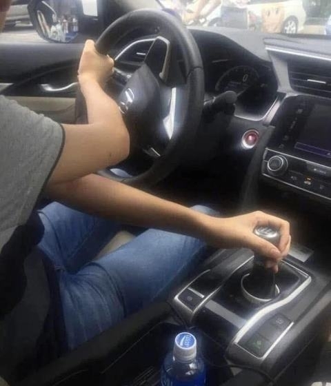 Amikor egy angol külföldön bérel autó