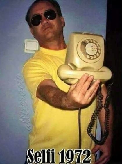 Befutott egy retro képvicc