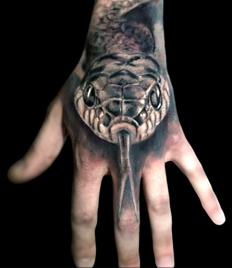 A kígyó tetoválás jelentése sokrétű lehet