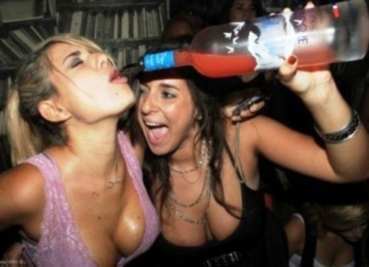 A csajok már megkezdték az esti bulira hangolódást