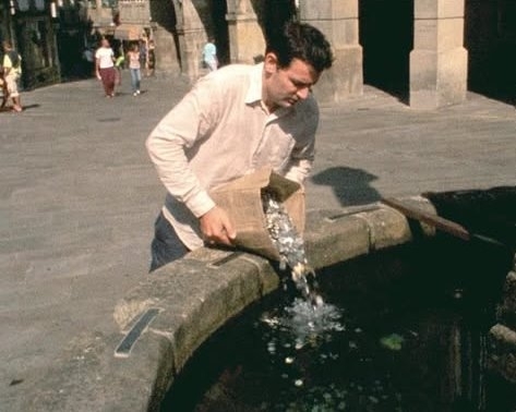 Eközben a szerencsekútnál