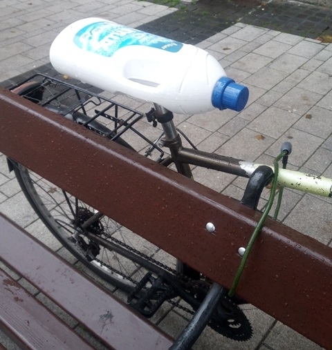 Ez vajon az eső miatt lett rátéve?