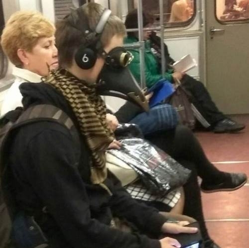 Eközben reggel a metrón