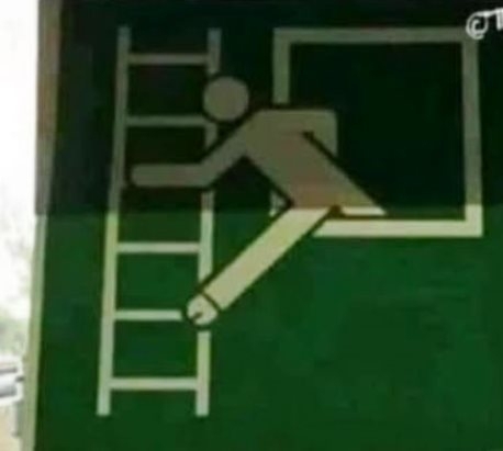 Vészhelyzet esetén lendítsd ki a méretes farkadat az ablakon és mássz le biztonságos helyre