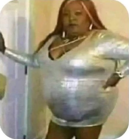 Ő idén karácsonyfadísznek öltözött a szilveszteri buliba