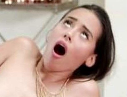 Amikor a szomszéd lány átjön hozzád Whitney Houston dalokat énekelni