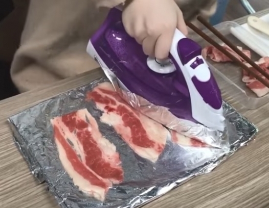 Készül a reggeli sült szalonna