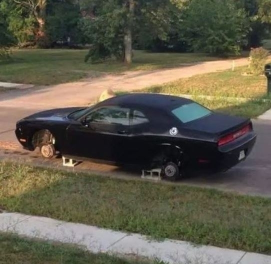 Szerintem ő ma reggel késni fog a melóból